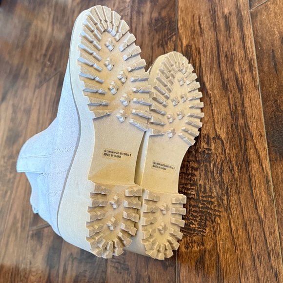 Dolce Vita Cream Riella Ankle Boots, size 7 - Picture 5 of 7